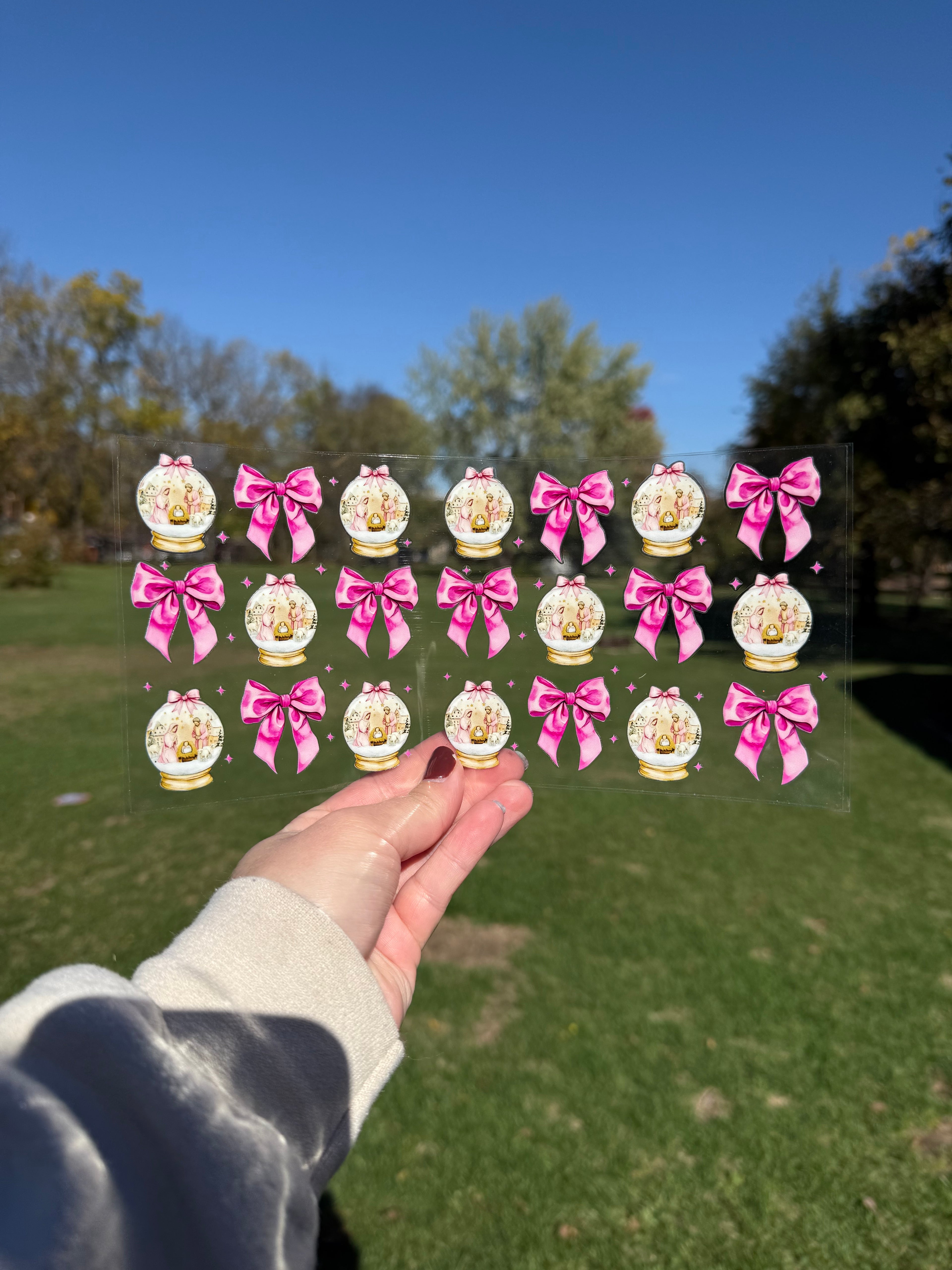 Jesus Snowglobe & Bows Wrap